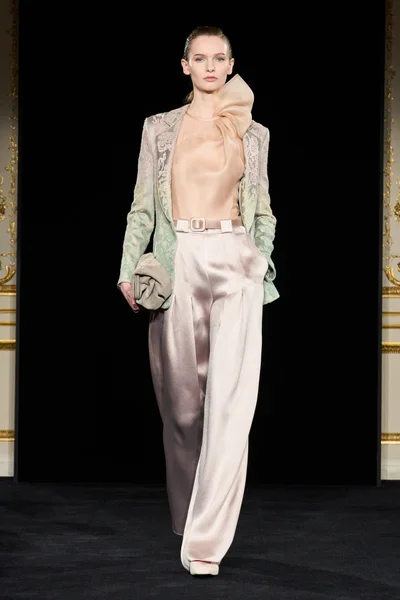 Look 25